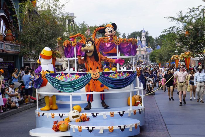 When does disneyland start decorating for halloween 2019